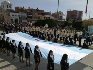 EMBLEMÁTICA INSTITUCIÓN EDUCATIVA SECUNDARIA «NUESTRA SEÑORA DEL CARMEN»  DE ILAVE CELEBRO “BODAS DE ORO”